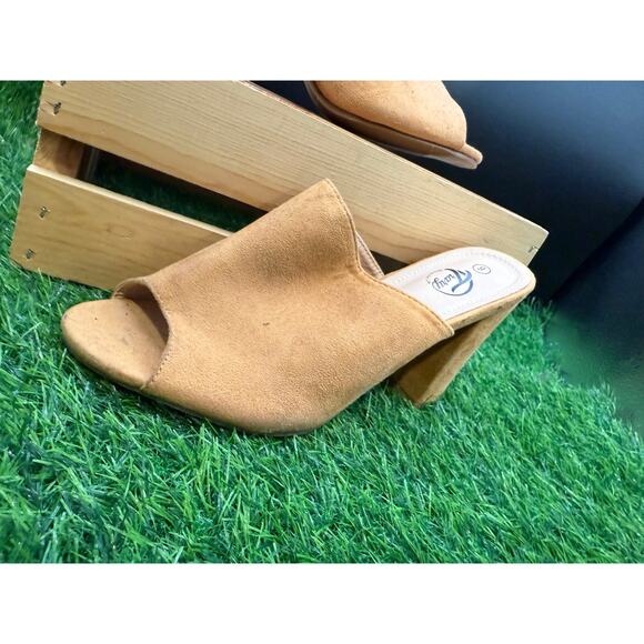 Trary- Tan -Open Toe Heels- Size 9 - Picture 2 of 10